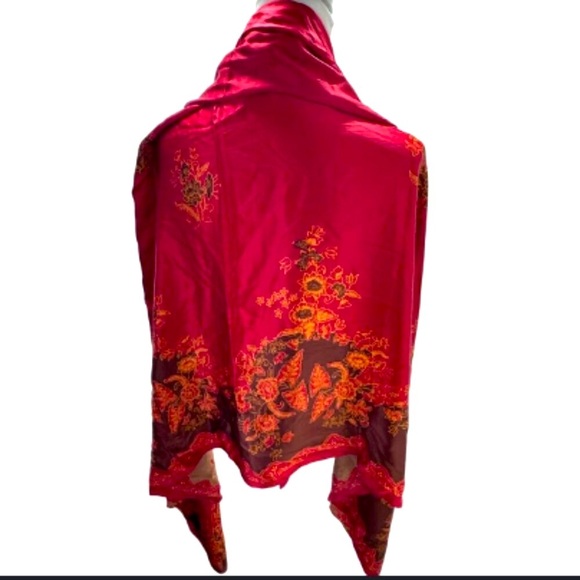 💫 Rare Vintage Victoria’s Secret Red Satin Shawl and / or Pashmina 💫 - Picture 1 of 16